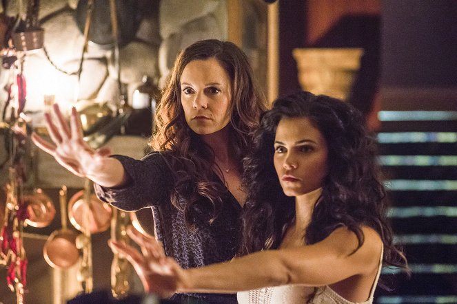 Witches of East End - For Whom the Spell Tolls - Photos - Rachel Boston, Jenna Dewan