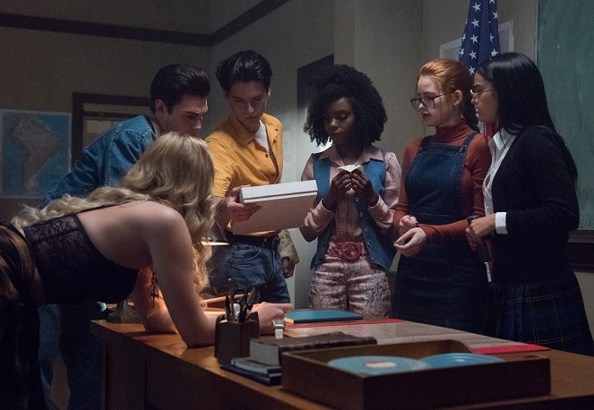 Riverdale - Chapitre trente-neuf : Le Midnight Club - Film - K.J. Apa, Cole Sprouse, Ashleigh Murray, Madelaine Petsch, Camila Mendes