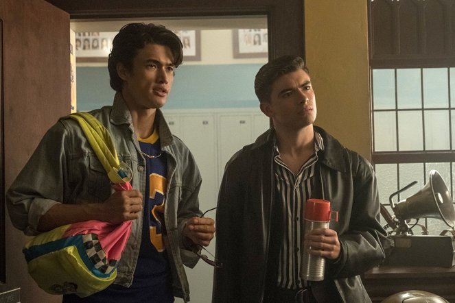 Riverdale - Chapter Thirty-Nine: The Midnight Club - Photos - Charles Melton, Michael Consuelos