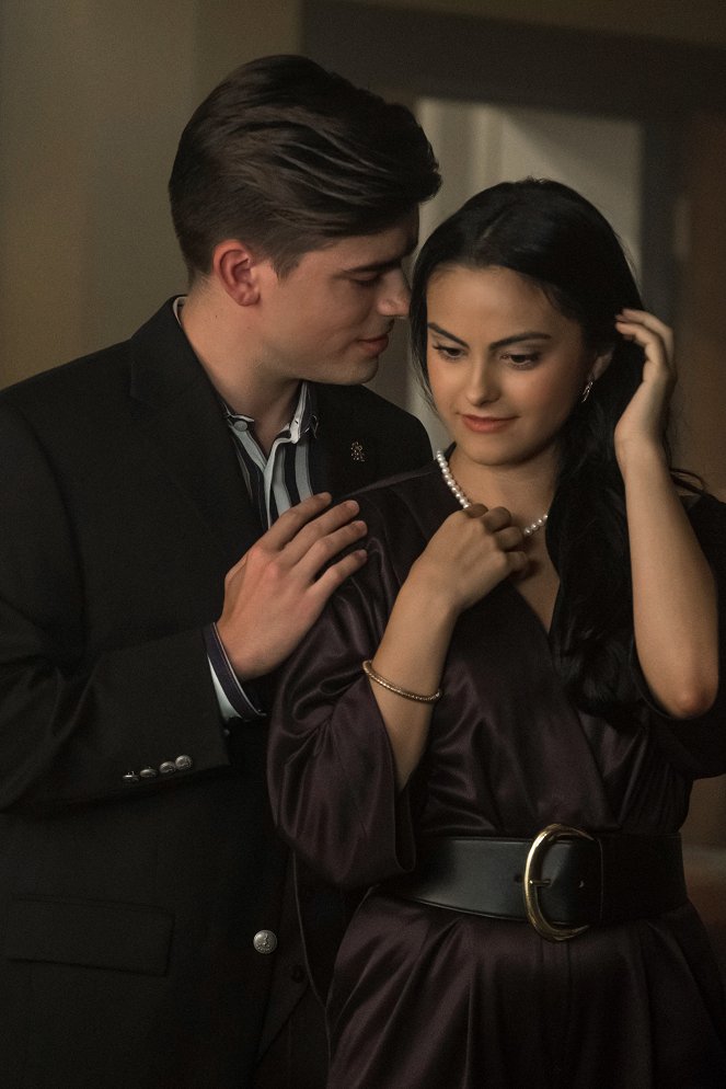 Riverdale - Chapter Thirty-Nine: The Midnight Club - Photos - Casey Cott, Camila Mendes