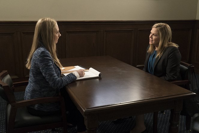 For the People - Season 1 - The Library Fountain - Filmfotók - Hope Davis