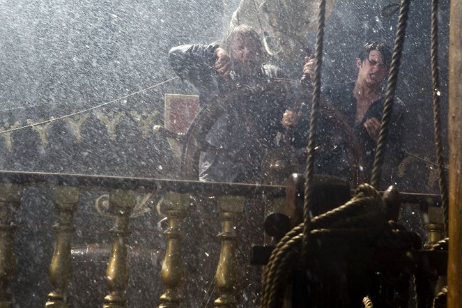 Moonfleet - Filmfotos - Ray Winstone, Aneurin Barnard