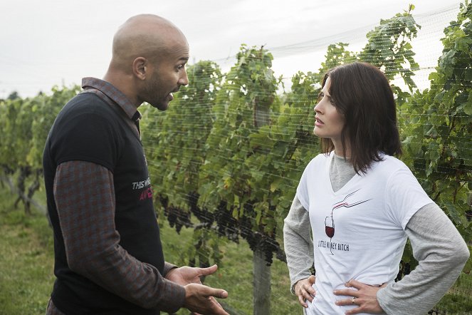 Friends from College - Party Bus - Photos - Keegan-Michael Key, Cobie Smulders