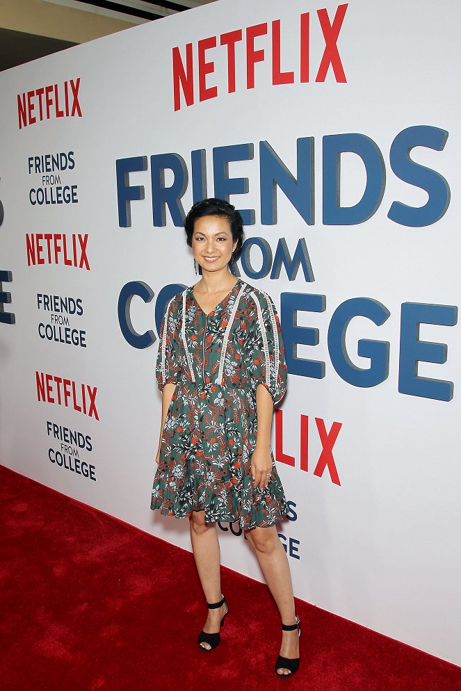 Přátelé z výšky - Série 1 - Z akcií - Netflix Original Series "Friends From College" Premiere, held at the AMC Loews 34th Street on Monday, June 26th, 2017, in New York, NY - Jae Suh Park