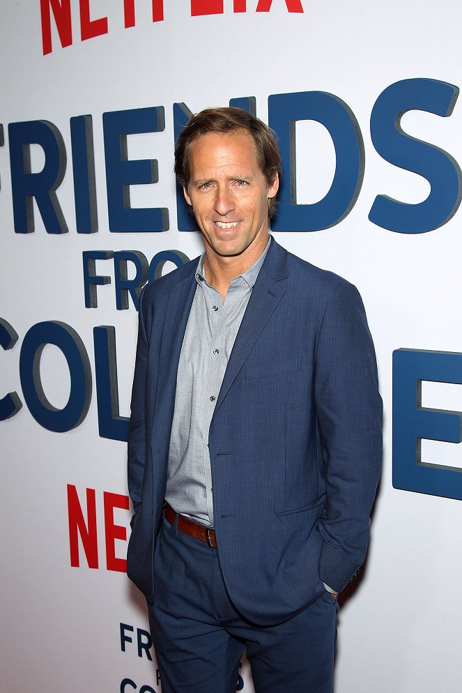 Amigos da Faculdade - Season 1 - De eventos - Netflix Original Series "Friends From College" Premiere, held at the AMC Loews 34th Street on Monday, June 26th, 2017, in New York, NY - Nat Faxon