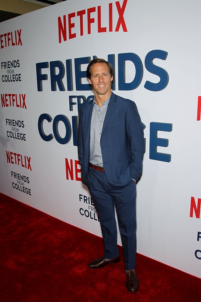 Przyjaciele z uniwerku - Season 1 - Z imprez - Netflix Original Series "Friends From College" Premiere, held at the AMC Loews 34th Street on Monday, June 26th, 2017, in New York, NY - Nat Faxon