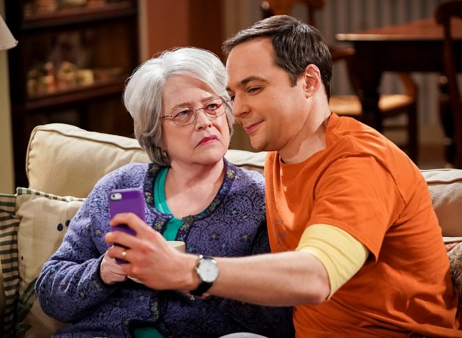 The Big Bang Theory - Season 12 - Die Vollzugs-Verweigerung - Filmfotos - Kathy Bates, Jim Parsons
