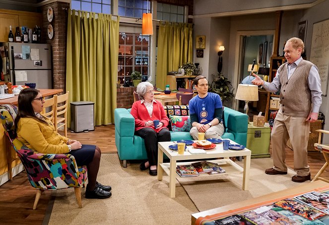 The Big Bang Theory - Season 12 - Die Vollzugs-Verweigerung - Filmfotos - Mayim Bialik, Kathy Bates, Jim Parsons, Teller