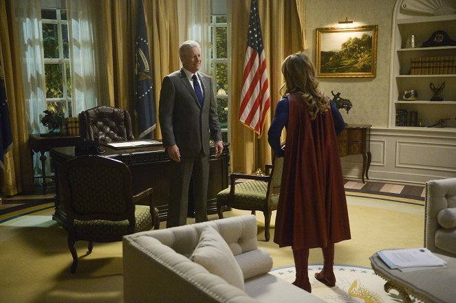 Supergirl - Season 4 - What's So Funny About Truth, Justice, and the American Way? - Photos - Bruce Boxleitner