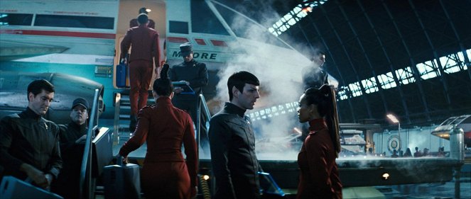 Star Trek - Z filmu - Zachary Quinto, Zoe Saldana