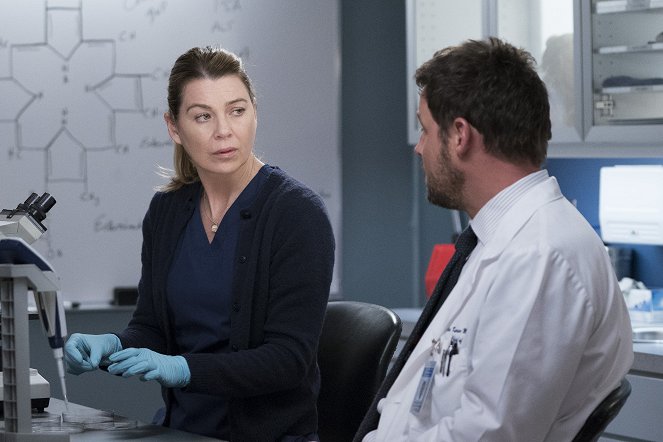 Grey's Anatomy - Season 15 - Blood and Water - Photos - Ellen Pompeo