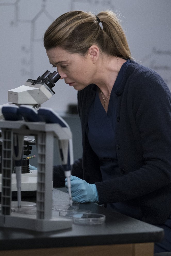 Grey's Anatomy - Season 15 - Blood and Water - Photos - Ellen Pompeo