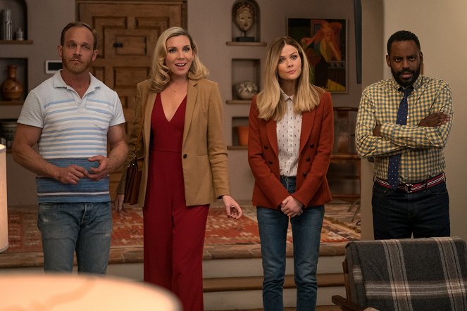 Grace and Frankie - Season 5 - The House - Photos - Ethan Embry, June Diane Raphael, Brooklyn Decker, Baron Vaughn