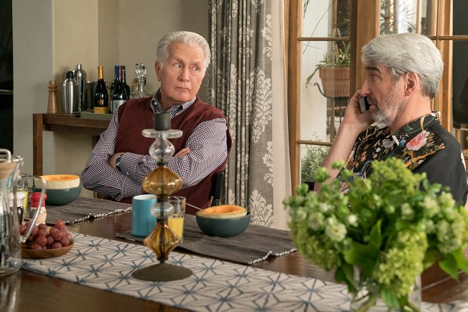 Grace and Frankie - The Squat - Photos - Martin Sheen, Sam Waterston