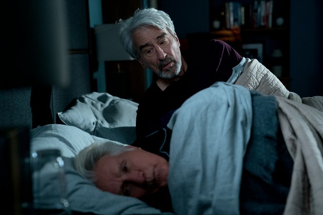 Grace and Frankie - The Tremor - Photos - Sam Waterston