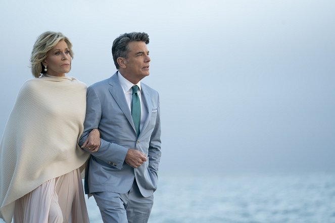Grace and Frankie - The Wedding - Photos - Jane Fonda, Peter Gallagher