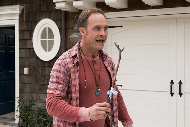 Grace and Frankie - The Scavengender Hunt - Photos - Ethan Embry
