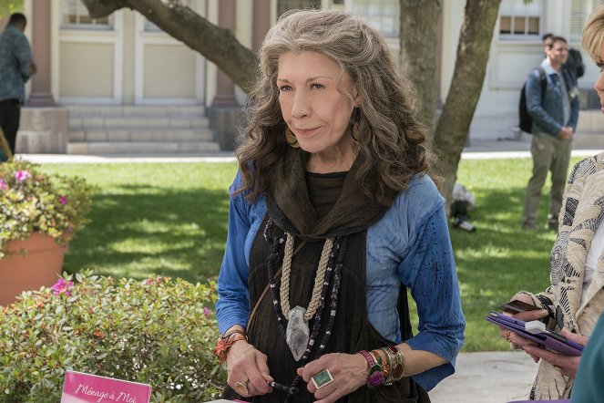 Grace and Frankie - The Pop-Ups - Photos - Lily Tomlin