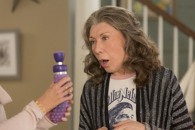 Grace and Frankie - Season 3 - The Focus Group - Photos - Lily Tomlin