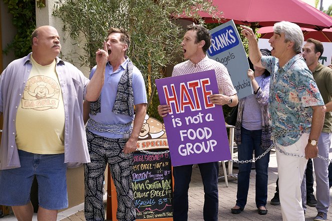 Grace and Frankie - The Sign - Photos