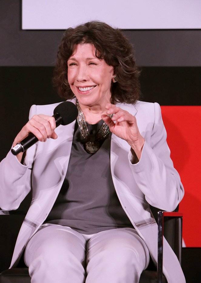 Grace et Frankie - Season 3 - Événements - 'Grace and Frankie' panel Q&A at Netflix FYSee exhibit space on Saturday, May 13, 2017, in Los Angeles