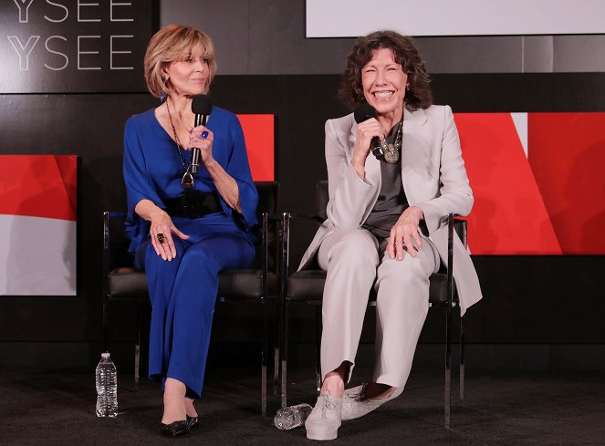Grace a Frankie - Série 3 - Z akcií - 'Grace and Frankie' panel Q&A at Netflix FYSee exhibit space on Saturday, May 13, 2017, in Los Angeles - Jane Fonda, Lily Tomlin