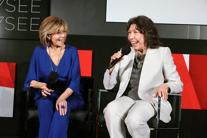 Grace a Frankie - Série 3 - Z akcií - 'Grace and Frankie' panel Q&A at Netflix FYSee exhibit space on Saturday, May 13, 2017, in Los Angeles - Jane Fonda, Lily Tomlin