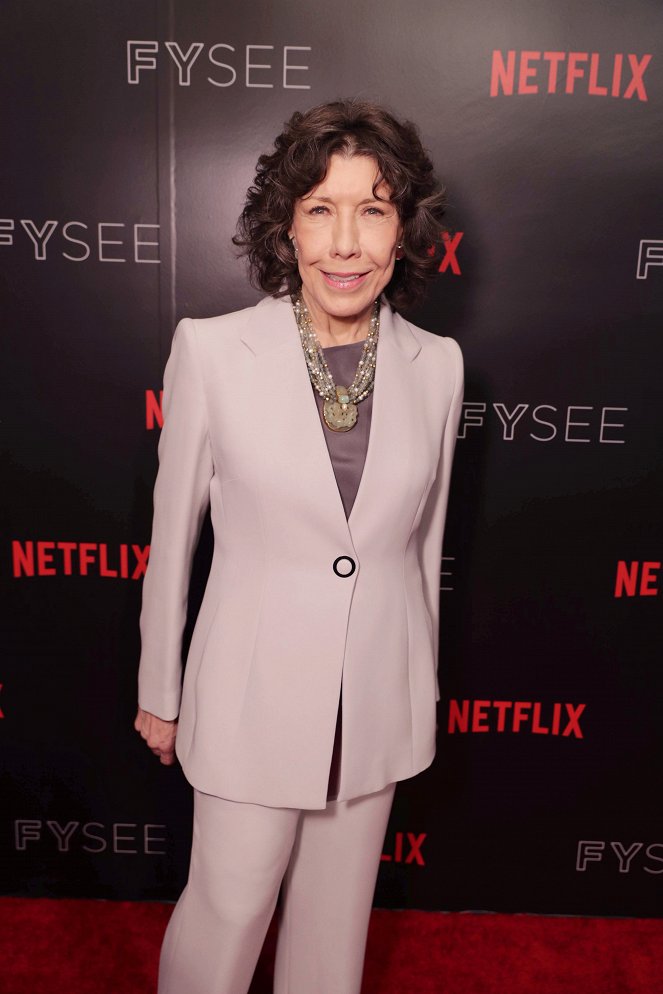 Grace and Frankie - Season 3 - Tapahtumista - 'Grace and Frankie' panel Q&A at Netflix FYSee exhibit space on Saturday, May 13, 2017, in Los Angeles