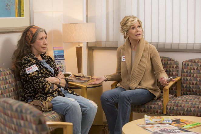 Grace and Frankie - Season 2 - The Wish - Photos - Lily Tomlin, Jane Fonda