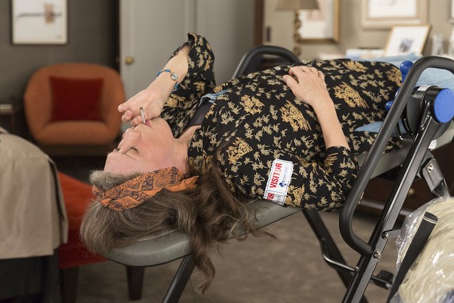 Grace and Frankie - The Vitamix - Photos - Lily Tomlin