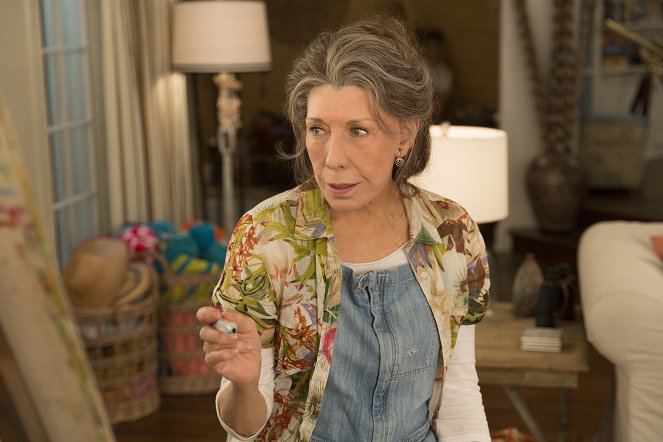 Grace and Frankie - The Negotiation - Photos - Lily Tomlin