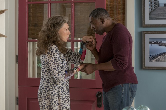 Grace and Frankie - The Chicken - Photos - Lily Tomlin, Ernie Hudson