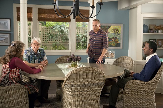 Grace and Frankie - The Goodbyes - Photos - Sam Waterston, Ethan Embry, Baron Vaughn