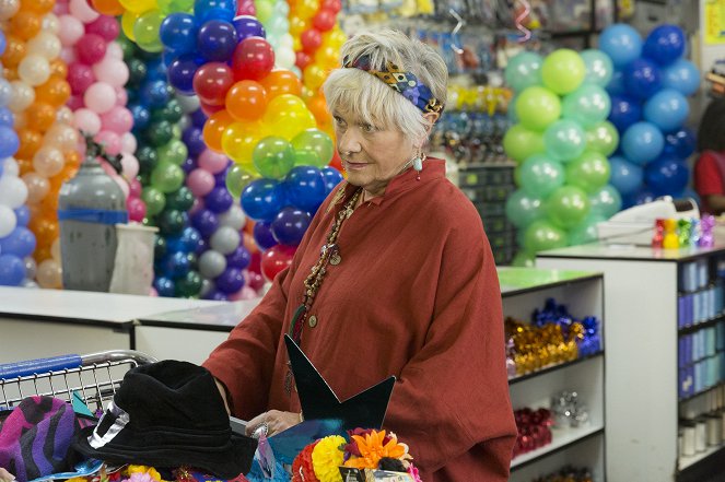 Grace and Frankie - The Bender - Photos
