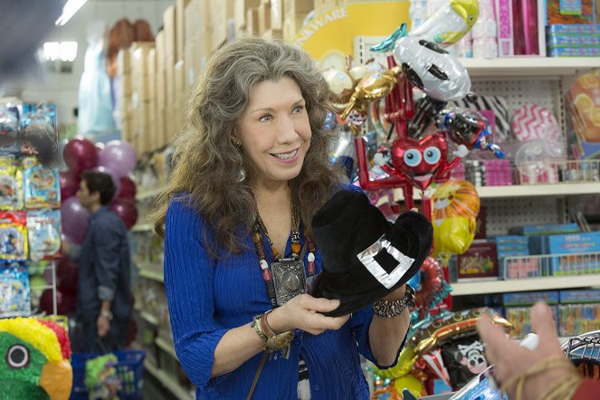 Grace and Frankie - Season 2 - The Bender - Photos - Lily Tomlin