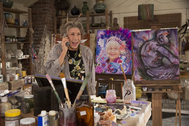 Grace and Frankie - The Coup - Van film - Lily Tomlin
