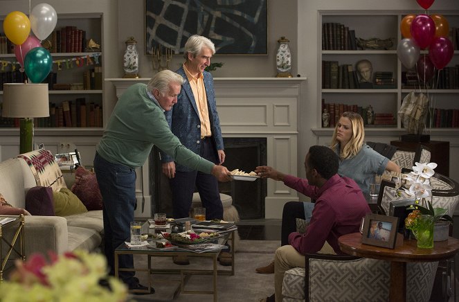 Grace and Frankie - The Coup - Photos - Martin Sheen, Sam Waterston, Brooklyn Decker