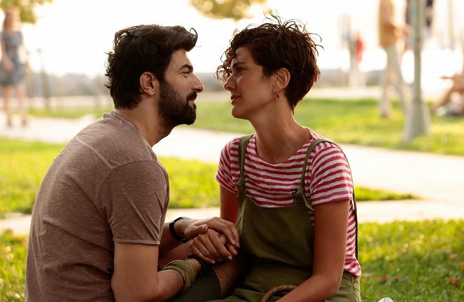 Bir Aşk İki Hayat - Kuvat elokuvasta - Engin Akyürek, Bergüzar Korel