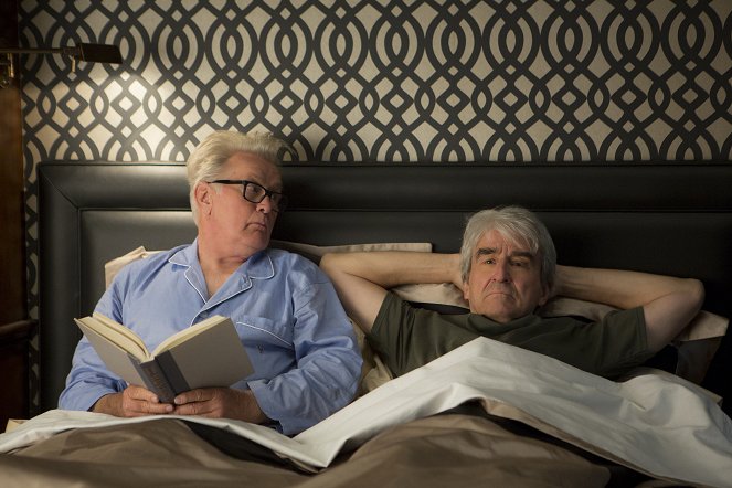 Grace and Frankie - The Dinner - Photos - Martin Sheen, Sam Waterston