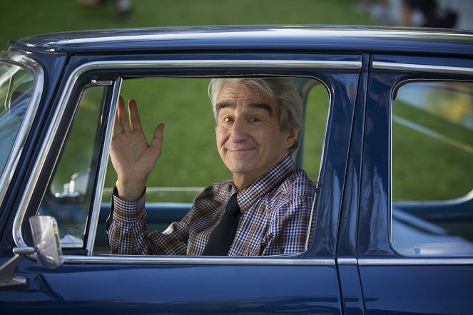 Grace and Frankie - Season 1 - The Funeral - Photos - Sam Waterston