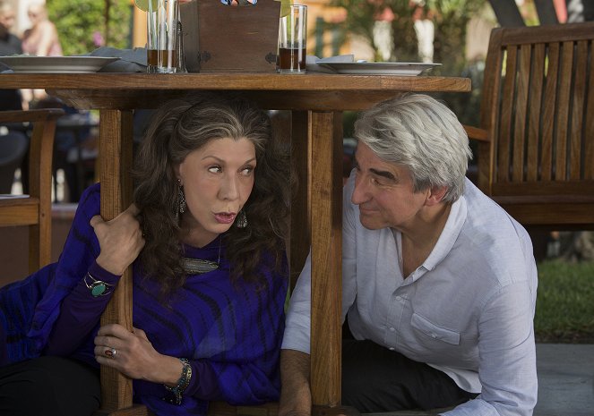 Grace and Frankie - The Earthquake - Van film - Lily Tomlin, Sam Waterston
