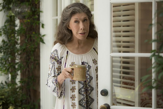 Grace and Frankie - The Sex - Photos - Lily Tomlin
