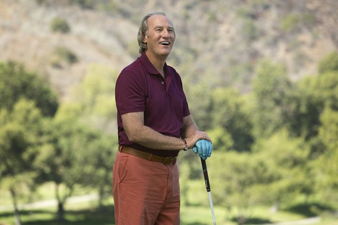 Grace and Frankie - The Invitation - Photos - Craig T. Nelson