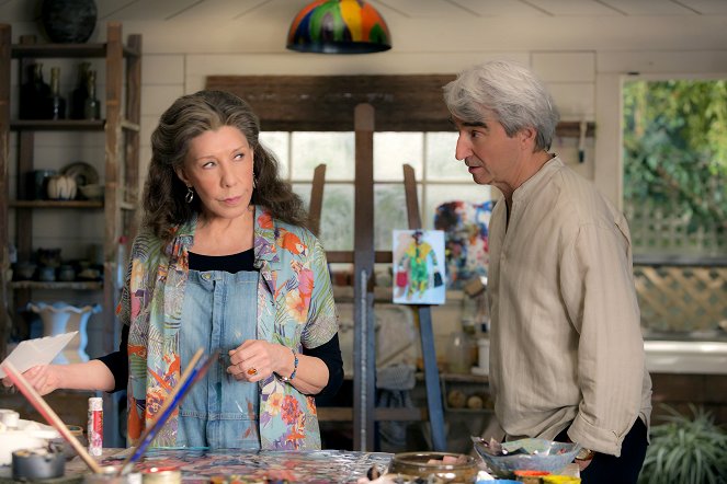 Grace and Frankie - The Invitation - Photos - Lily Tomlin, Sam Waterston