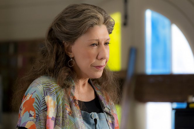Grace and Frankie - The Invitation - Photos - Lily Tomlin