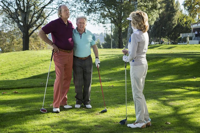 Grace and Frankie - The Invitation - Photos - Craig T. Nelson, Martin Sheen