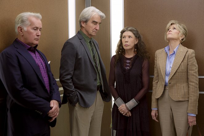 Grace and Frankie - Season 1 - The Elevator - Photos - Martin Sheen, Sam Waterston, Lily Tomlin, Jane Fonda