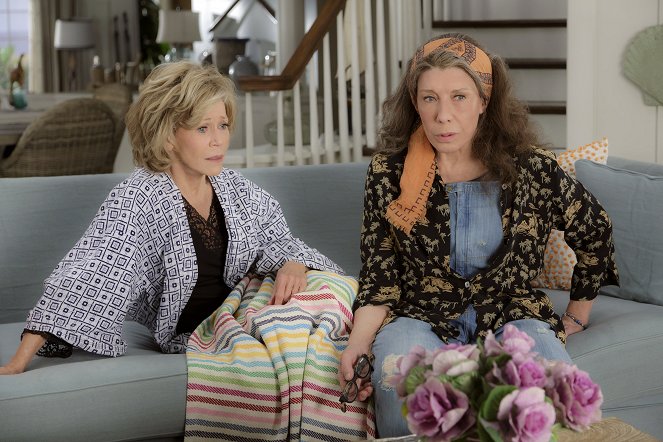 Grace and Frankie - Season 1 - Los votos - De la película - Jane Fonda, Lily Tomlin