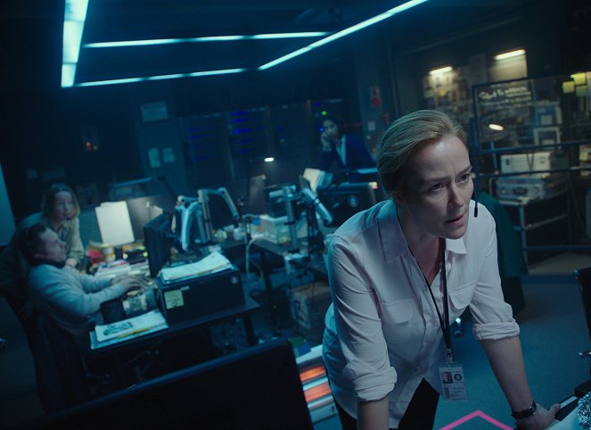 The Attack - Enter the Bunker - Photos - Jennifer Ehle