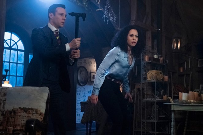 Charmed - Season 1 - Touched by a Demon - Photos - Rupert Evans, Madeleine Mantock